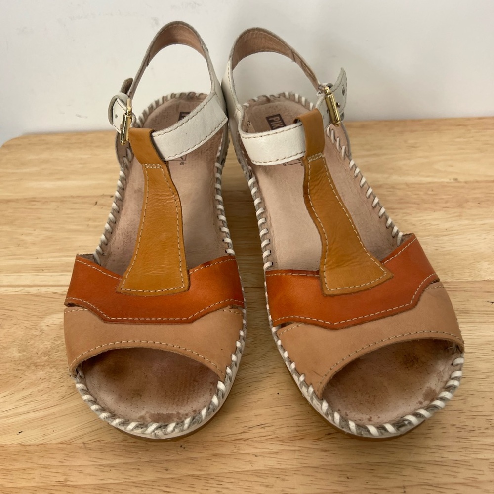 Pikolinos with ankle fastening